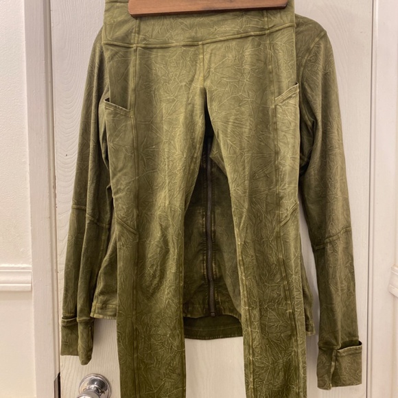 Lululemon top and aligned leggings - Picture 3 of 5